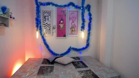 Snapshot of seleny_fitness chatting on 12-24-24, 12:11 Mayte online show from 12-24-24, 12:11