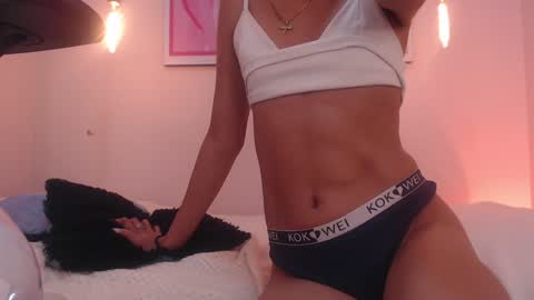 Snapshot of seleny_fitness chatting on 01-27-25, 04:22 Mayte online show from 01-27-25, 04:22