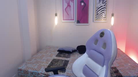 Snapshot of seleny_fitness chatting on 02-06-25, 01:21 Mayte online show from 02-06-25, 01:21