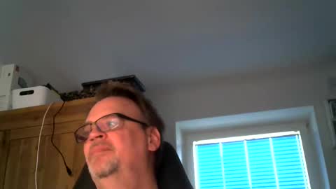 Snapshot of selftest4 chatting on 10-27-25, 09:02 selftest4 online show from 10-27-25, 09:02