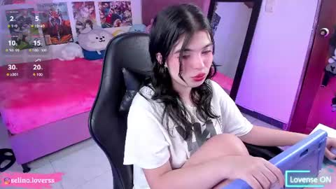 Snapshot of selina_lovers_ chatting on 07-12-26, 04:14 Selina online show from 07-12-26, 04:14