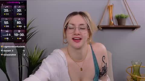 Snapshot of selina_thick chatting on 03-01-25, 04:15 Selina Mae online show from 03-01-25, 04:15
