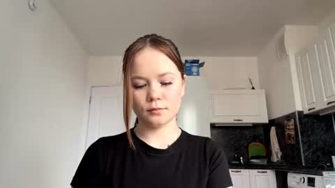 Snapshot of selmacalumag chatting on 06-23-26, 05:16 Lily online show from 06-23-26, 05:16
