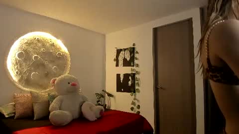 Snapshot of selyn_ chatting on 06-21-26, 10:07 Selyn online show from 06-21-26, 10:07