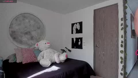 Snapshot of selyn_ chatting on 06-25-26, 08:02 Selyn online show from 06-25-26, 08:02