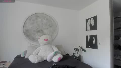 Snapshot of selyn_ chatting on 07-01-26, 01:13 Selyn online show from 07-01-26, 01:13