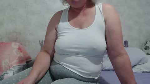 Snapshot of seniorita333 chatting on 12-20-25, 10:44 Lenna online show from 12-20-25, 10:44
