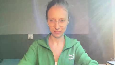 Snapshot of senseinner chatting on 09-15-25, 01:22 senseinner online show from 09-15-25, 01:22