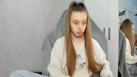 Snapshot of sensitiveana chatting on 02-18-26, 09:49 Anna online show from 02-18-26, 09:49