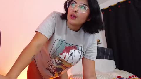 Snapshot of sensual_flame chatting on 12-04-24, 01:47 Camille and sophie online show from 12-04-24, 01:47