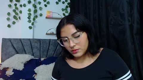 Snapshot of sensual_flame chatting on 01-29-25, 01:37 Camille and sophie online show from 01-29-25, 01:37