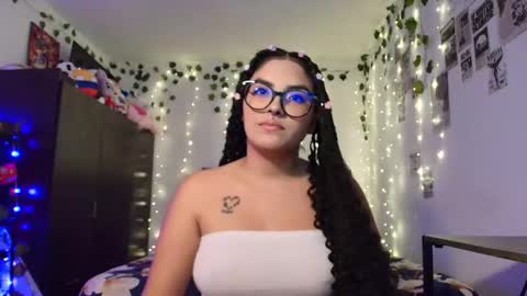 Snapshot of sensual_flame chatting on 01-16-26, 01:53 Camille and sophie online show from 01-16-26, 01:53