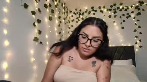 Snapshot of sensual_flame chatting on 03-03-26, 01:23 Camille and sophie online show from 03-03-26, 01:23