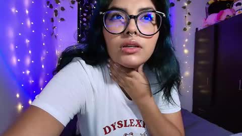 Snapshot of sensual_flame chatting on 03-29-26, 12:54 Camille and sophie online show from 03-29-26, 12:54