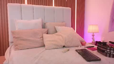Sensual Kim77 online show from 06-15-26, 02:03