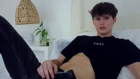 Snapshot of sensualalien chatting on 05-21-26, 12:39 Cam online show from 05-21-26, 12:39