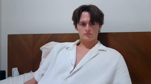 Snapshot of sensualalien chatting on 06-29-26, 04:41 Cam online show from 06-29-26, 04:41