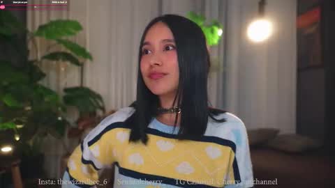 Snapshot of sensualcherry_ chatting on 11-15-25, 01:03 Maria- OF sensual bee online show from 11-15-25, 01:03