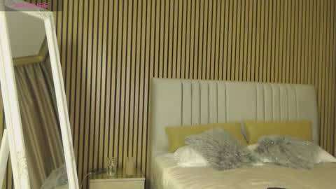 Snapshot of sensualhallie chatting on 02-12-26, 06:58 Hallie online show from 02-12-26, 06:58
