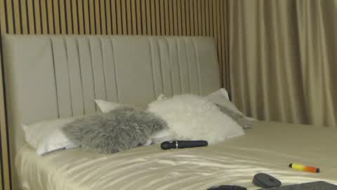 Snapshot of sensualhallie chatting on 04-15-26, 07:58 Hallie online show from 04-15-26, 07:58