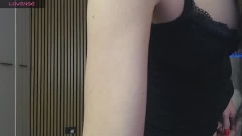 Snapshot of sensualhallie chatting on 05-17-26, 01:51 Hallie online show from 05-17-26, 01:51