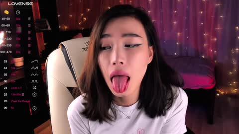 Snapshot of sensualily chatting on 12-28-24, 06:40 Kiki online show from 12-28-24, 06:40