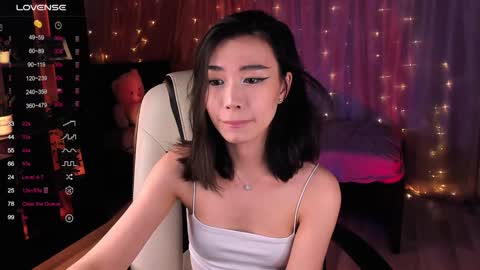 Snapshot of sensualily chatting on 12-28-24, 09:40 Kiki online show from 12-28-24, 09:40