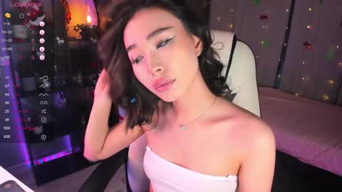 Snapshot of sensualily chatting on 01-10-26, 03:41 Kiki online show from 01-10-26, 03:41