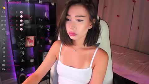 Snapshot of sensualily chatting on 03-27-26, 03:23 Kiki online show from 03-27-26, 03:23