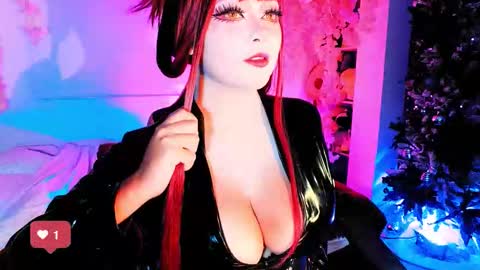 Snapshot of seraphine23_ chatting on 12-14-25, 01:00 seraphine online show from 12-14-25, 01:00