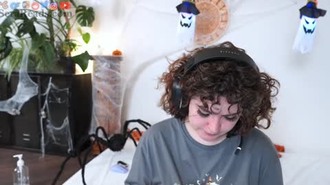 SeraReads online show from 10-24-25, 03:08