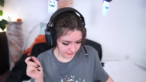 SeraReads online show from 10-28-25, 02:09