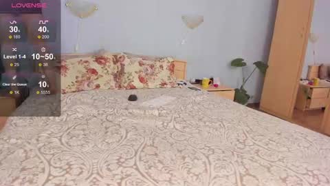 Snapshot of serdron_ chatting on 12-19-24, 08:13 Alisha Kevin online show from 12-19-24, 08:13