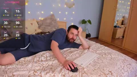 Snapshot of serdron_ chatting on 01-15-25, 08:09 Alisha Kevin online show from 01-15-25, 08:09