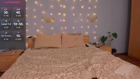 Snapshot of serdron_ chatting on 02-08-25, 09:03 Alisha Kevin online show from 02-08-25, 09:03