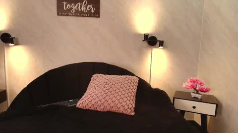 Snapshot of seren_bleck chatting on 02-18-25, 06:26 Seren Follow me online show from 02-18-25, 06:26