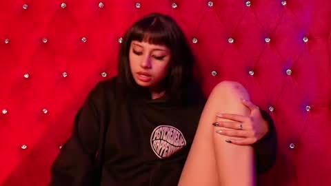 Snapshot of seren_bleck chatting on 03-11-25, 07:48 Seren Follow me online show from 03-11-25, 07:48