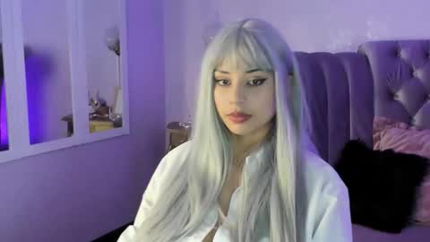Snapshot of seren_bleck chatting on 09-17-25, 03:19 Seren Follow me online show from 09-17-25, 03:19
