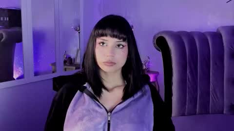 Snapshot of seren_bleck chatting on 10-01-25, 02:50 Seren Follow me online show from 10-01-25, 02:50