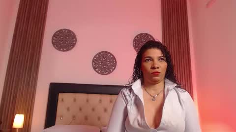 Snapshot of serena_houstonn chatting on 10-02-25, 11:28 Serena online show from 10-02-25, 11:28