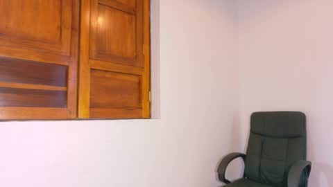Snapshot of serena_sex31 chatting on 05-15-26, 11:39 Serena online show from 05-15-26, 11:39