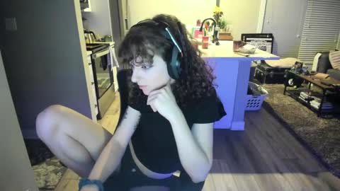 Snapshot of serenabastille chatting on 04-27-26, 01:25 serenabastille online show from 04-27-26, 01:25