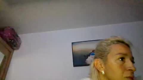 Snapshot of serenanyxon chatting on 06-09-26, 08:20 serenanyxon online show from 06-09-26, 08:20