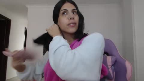 sararoussee online show from 04-17-26, 07:50