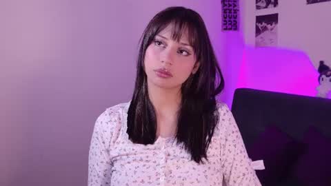 Snapshot of serenbleck chatting on 06-17-26, 10:17 Seren online show from 06-17-26, 10:17
