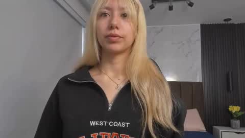 Serene online show from 10-04-25, 01:20