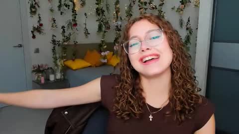 Ophelia online show from 09-19-25, 04:29