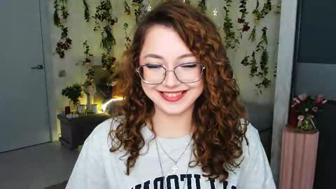 Snapshot of sereneflame chatting on 05-03-26, 04:24 Ophelia online show from 05-03-26, 04:24