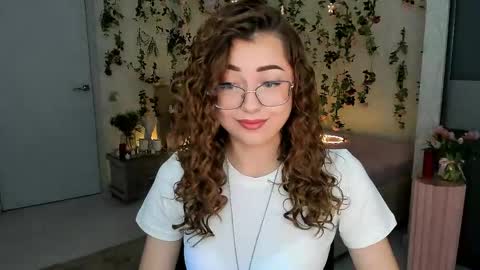 Snapshot of sereneflame chatting on 05-25-26, 04:13 Ophelia online show from 05-25-26, 04:13