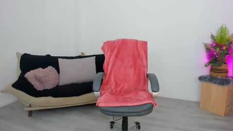 Snapshot of serennax chatting on 11-28-25, 04:26 Serena online show from 11-28-25, 04:26